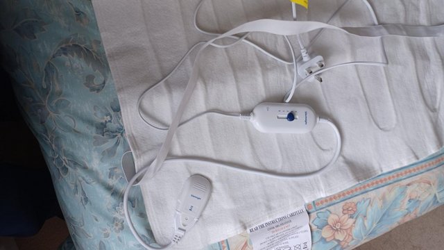 Preview of the first image of Double Electric Blanket by Silentnight with comfort controls.