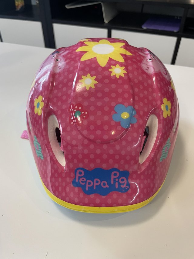 Preview of the first image of Helmet Peppa Pig  for kids size XS.