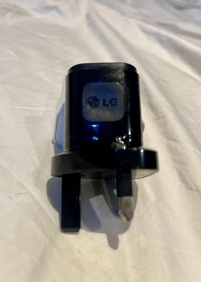 Preview of the first image of LG usb travel charger adapter 5V 1.2A.