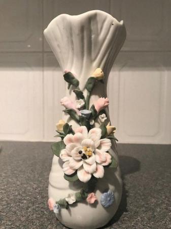 Image 1 of Pretty white new vase with decorative flowers