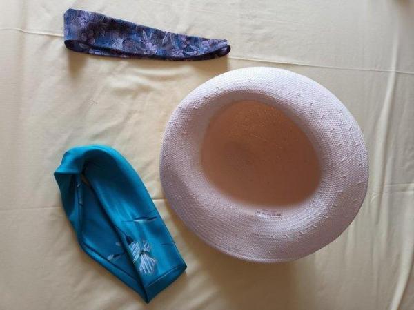 Image 2 of White Paper Hat with 2 Colourful bands to Jazz it up