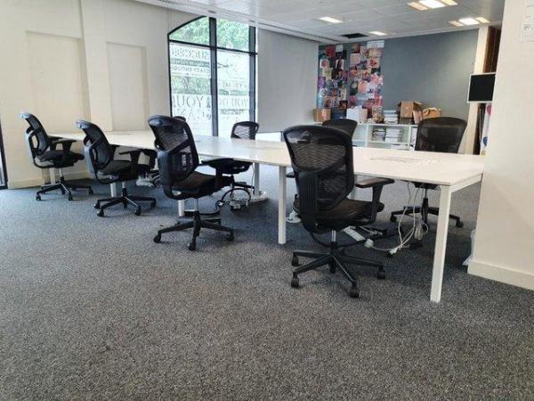 Image 2 of 2 white 8-pod/bench/hot desk office business desk/tables