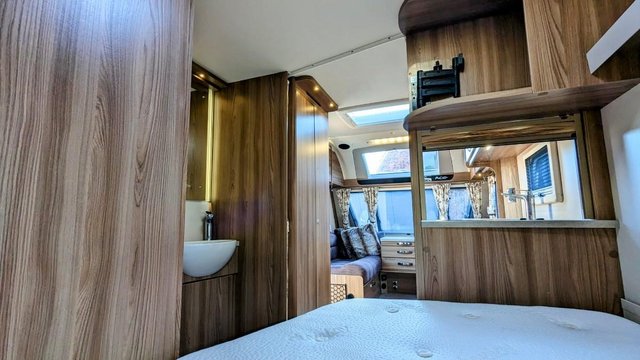 Image 13 of SUPERB SWIFT ACE ENVOY - 2017 4 BERTH CARAVAN WITH AWNING