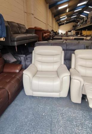 Image 14 of La-z-boy cream leather 3 seater sofa and 2 armchairs