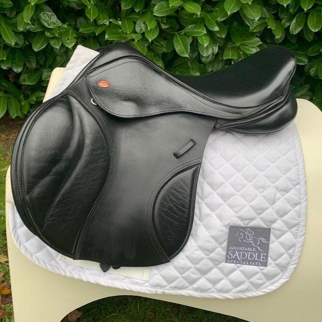 Preview of the first image of Kent and Masters 16.5 pony jump saddle.