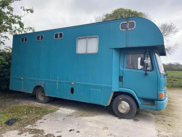 Image 1 of Horse box 7.5t Leyland DAF roadrunner horse lorry spares or