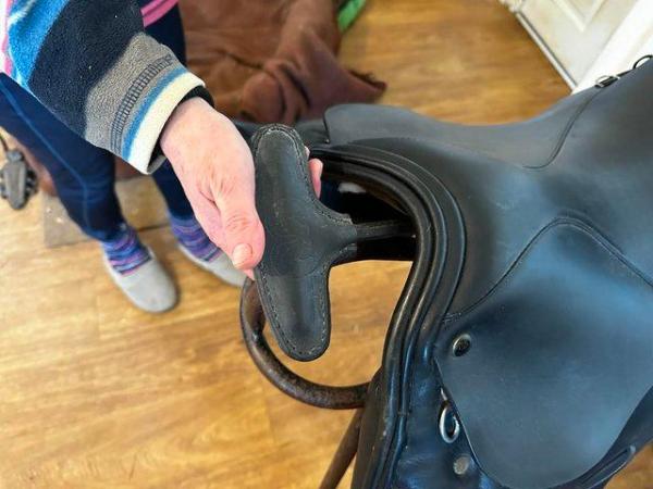 Image 2 of 17 inch english leather fully adjustable saddle