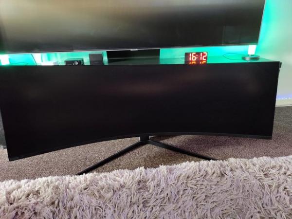 Image 3 of Samsung odyssee g9 49 inch curved monitor