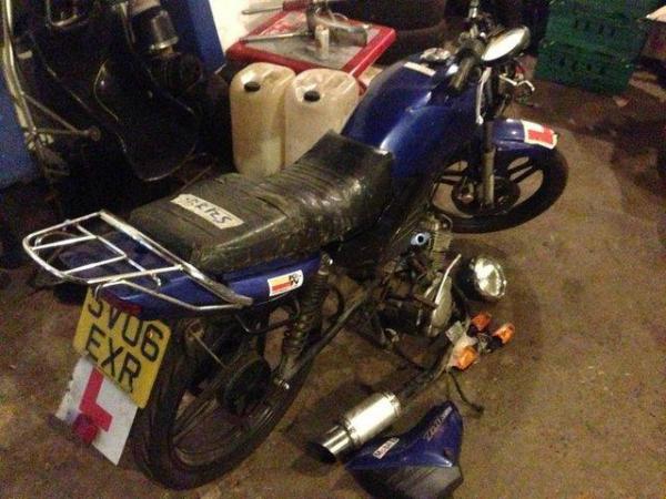 Image 3 of BREAKING YAMAHA YBR 125 2006 ALL PARTS AVAILABLE