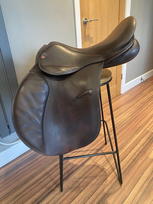 Preview of the first image of Jeffries Falcon Hawk event saddle.