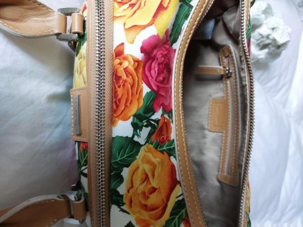 Image 2 of Karen Millen gorgeous summer handbag