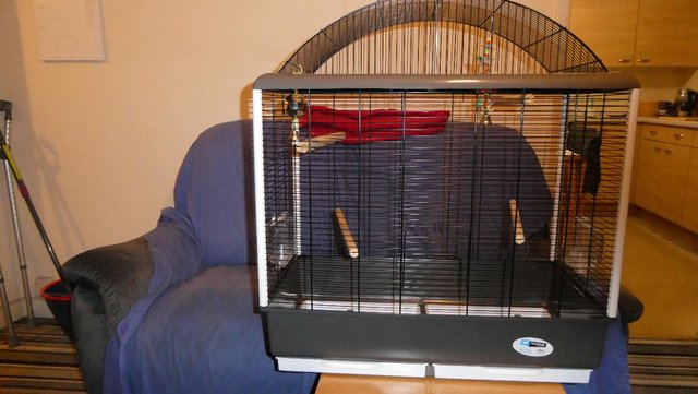 Preview of the first image of FERPLAST LARGE BIRD CAGE FOR BUDGIES,COCKATIELS & PARAKEETS.