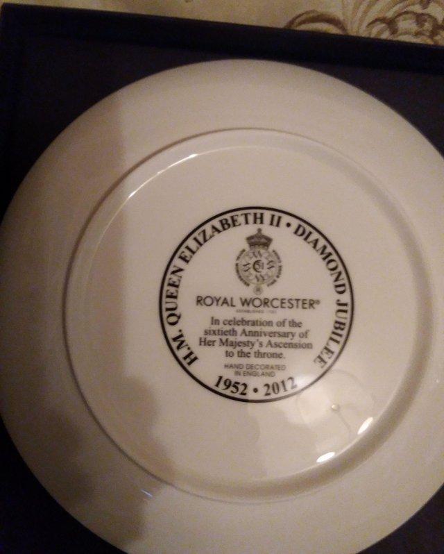 Preview of the first image of Royal Worcester QEII Bone China Diamond Jubilee Plate.