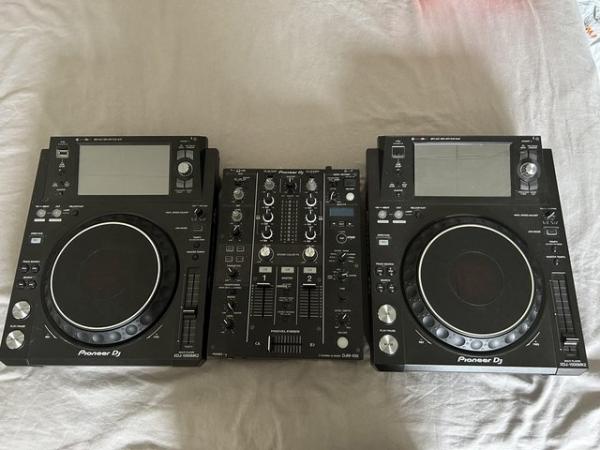 Image 3 of 2 x XDJ 1000MK2 turntables and 1 x DJM-450 Mixer