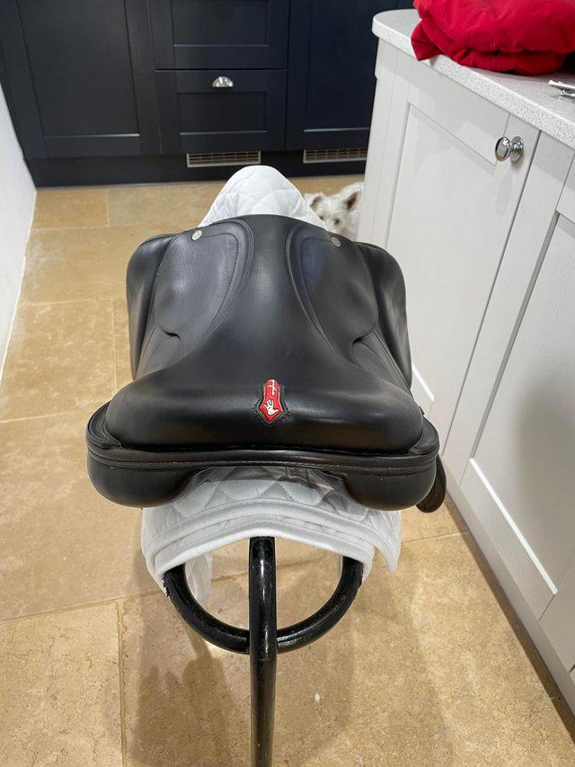 Preview of the first image of Equipe synergy 17” Black M saddle for sale.