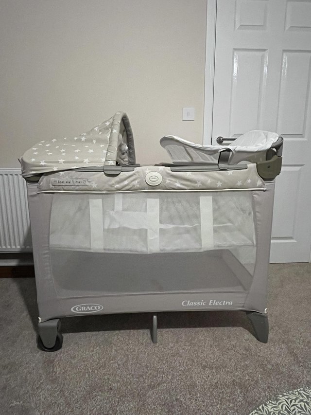 Preview of the first image of Graco Classic Electra Travel Cot.