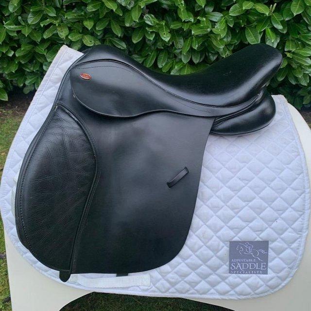 Preview of the first image of Kent And Masters 17.5 cob saddle.