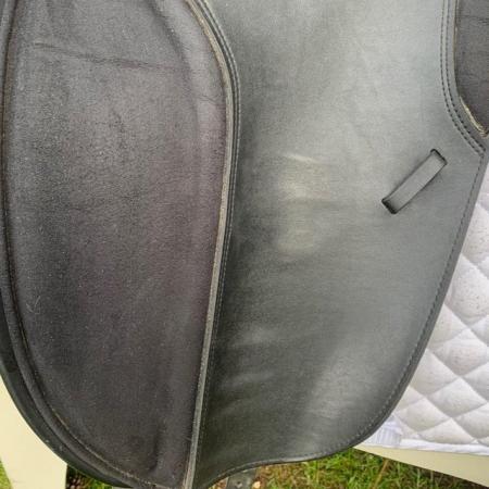 Image 3 of Thorowgood T4 17" dressage saddle (S1326)