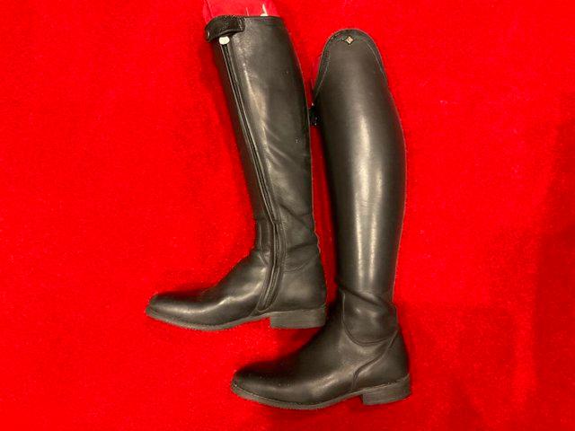 Preview of the first image of De Nero leather ladies riding boots.