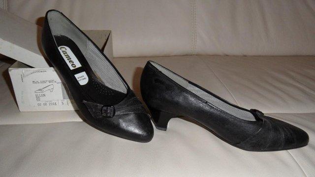 Preview of the first image of Vintage 1980's ladies court shoes.