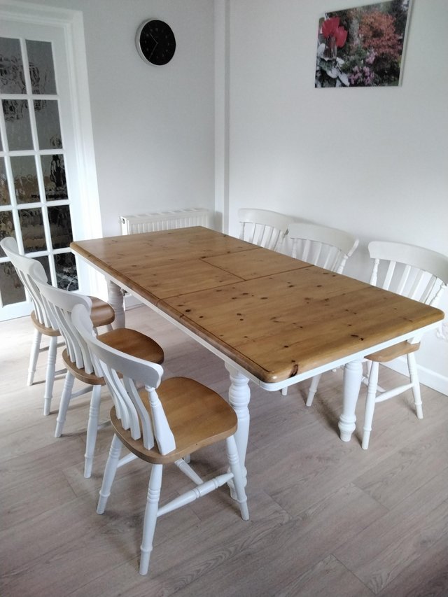 Preview of the first image of Extendingkitchen table and 6 chairs.