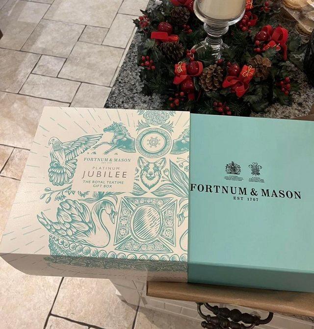 Preview of the first image of Fortnum & Mason jubilee tea and biscuits gift boxEMPTY.