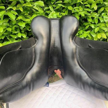 Image 20 of Kent and Masters 17.5 inch high wither dressage saddle
