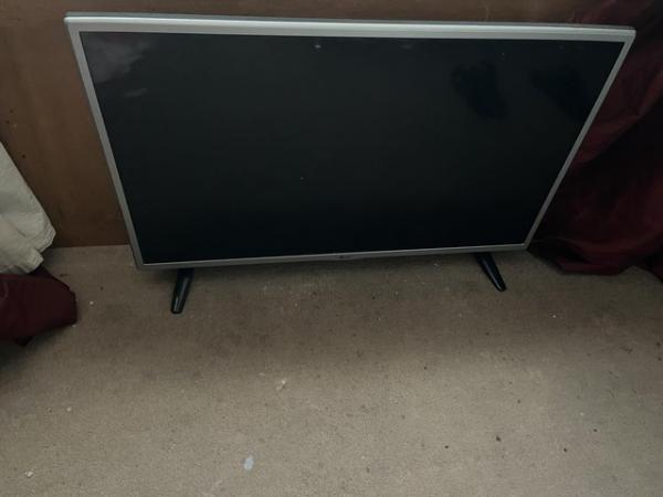 Image 1 of Lg tv with  controller works perfectly