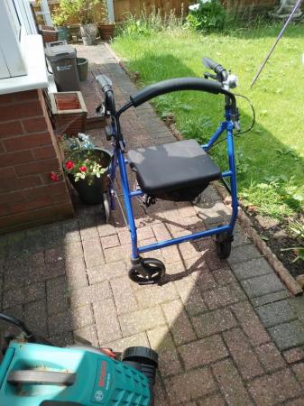 Image 2 of Walking aid with seat in blue colour