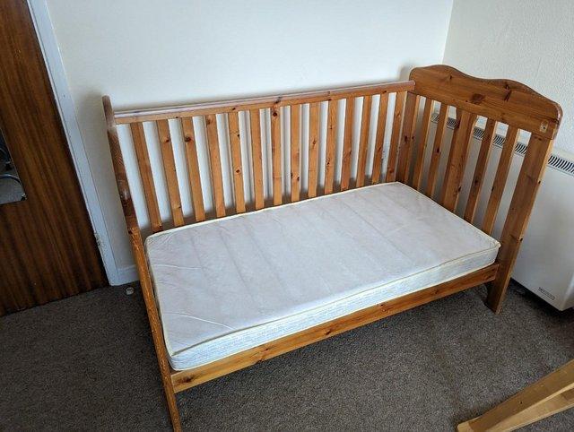 Preview of the first image of Wooden cot that allows fully enclosed, singe bed  layout.