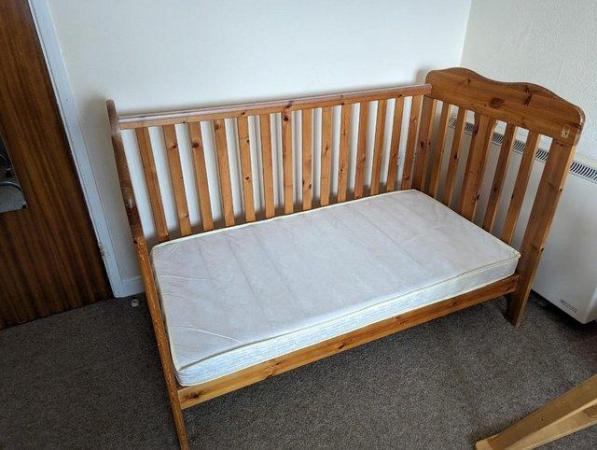 Image 1 of Wooden cot that allows fully enclosed, singe bed  layout