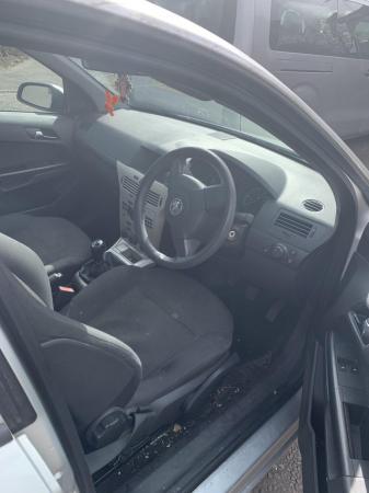 Image 2 of Car for sale - Vauxhall astra
