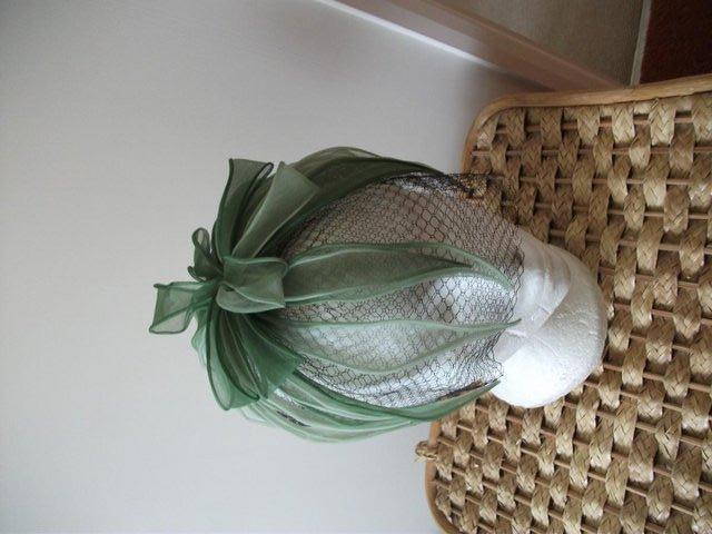 Preview of the first image of LACE/NET VINTAGE STYLE HAT (green).
