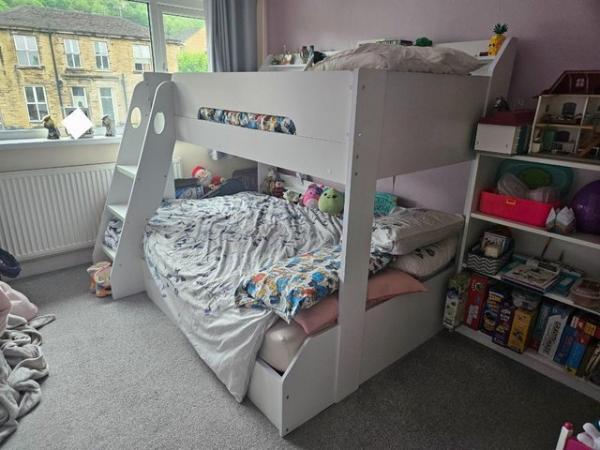 Image 2 of Triple Bunk Bed in White (NO MATTRESSES INCLUDED)