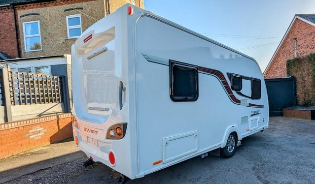 Image 5 of SUPERB SWIFT ACE ENVOY - 2017 4 BERTH CARAVAN WITH AWNING