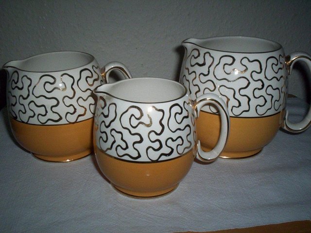 Preview of the first image of Set of 3 Vintage Sadler Yellow & Gold Graduated Jugs.