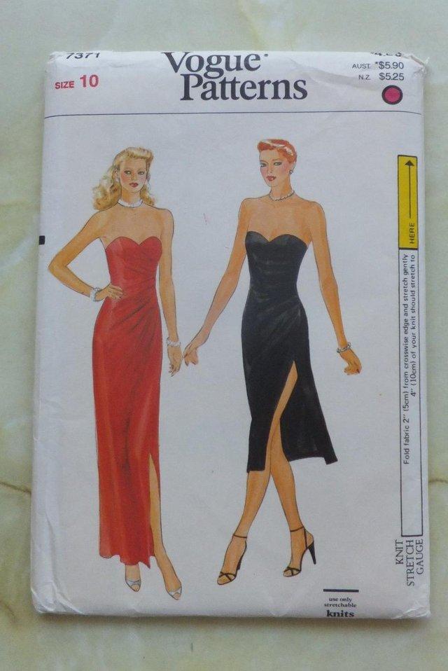 Preview of the first image of New Vouge Dress Pattern 7371 -- Size 10.