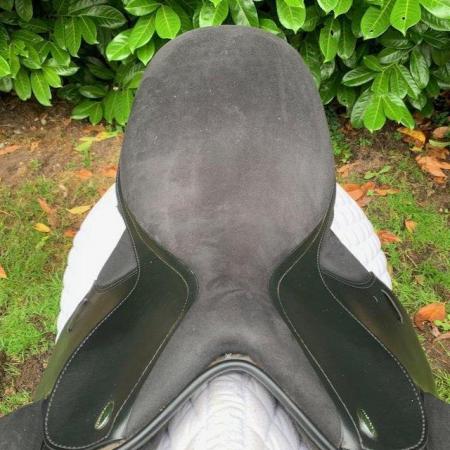 Image 6 of Thorowgood T4 17.5 inch dressage saddle