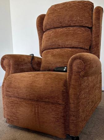 Image 1 of PETITE ELECTRIC RISER RECLINER BROWN CHAIR ~ CAN DELIVER