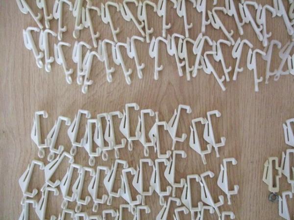 Image 1 of Assortment of Plastic Curtain Hooks (different sizes)