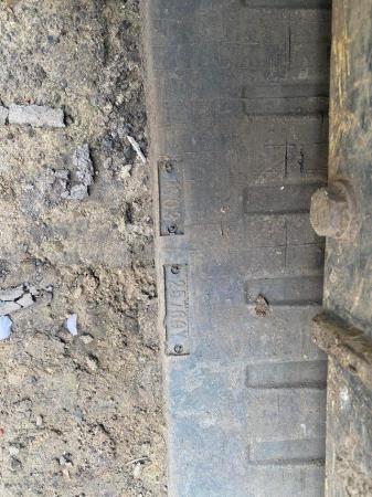 Image 2 of Komatsu b502 excavator rubber tracks