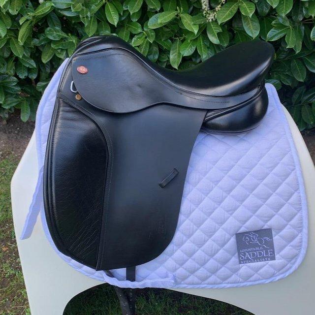 Preview of the first image of Kent & Masters 17” High Wither Dressage (S3125).