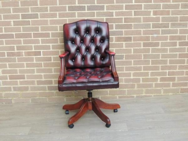 Image 3 of Winchester Gainsborough Chair (UK Delivery)
