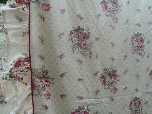 Image 1 of 1 x kingsize duvet cover, cream with floral design