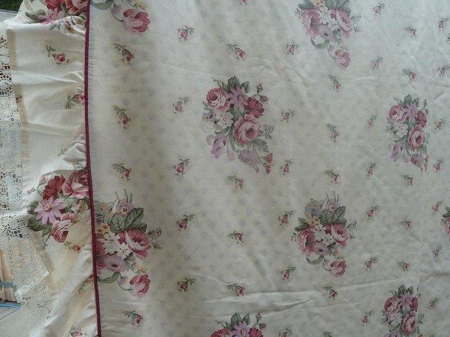 Preview of the first image of 1 x kingsize duvet cover, cream with floral design.