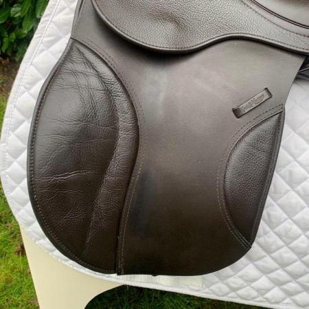 Image 3 of Kent and Masters 16.5 S series mgc compact saddle