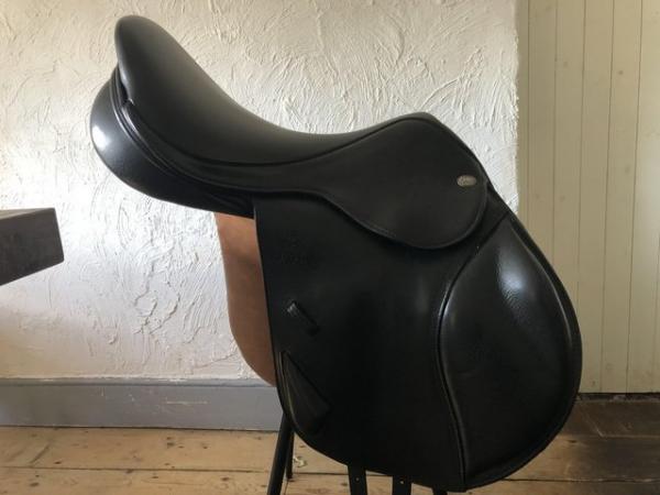 Image 1 of 17.5” Fairfax monoflap XC saddle fitted with medium gullet
