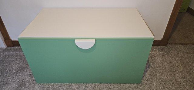 Preview of the first image of IKEA SMÅSTADBench with toy storage, white/green, 90x52x48 cm.