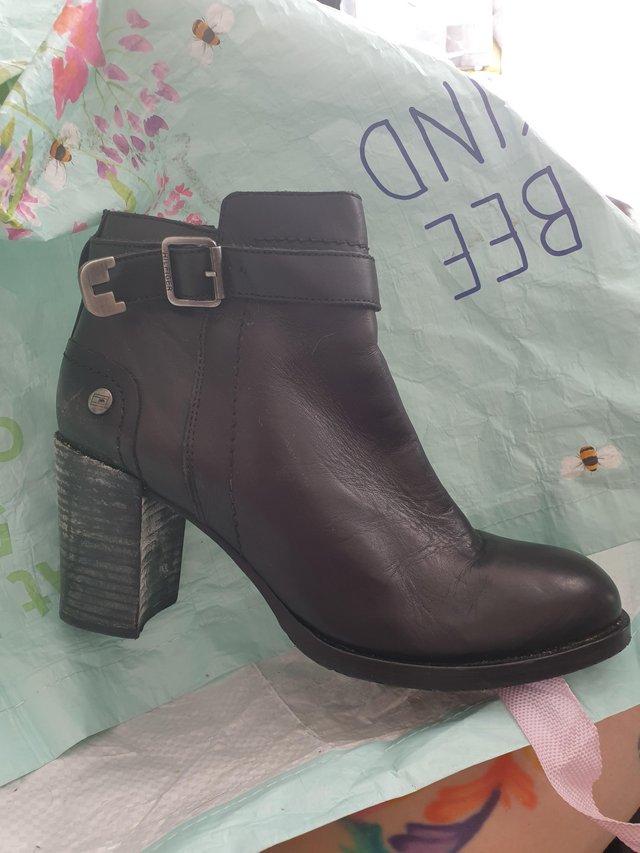 Preview of the first image of Tommy hilfiger ankle boots size 5.