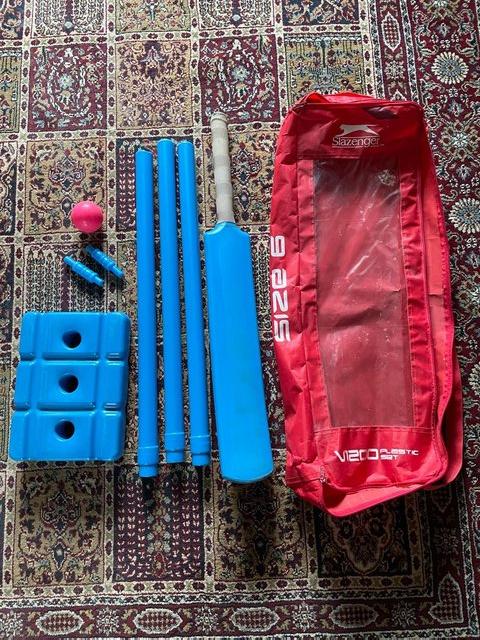 Preview of the first image of Slazenger V1200 Plastic Cricket Set Size 6.